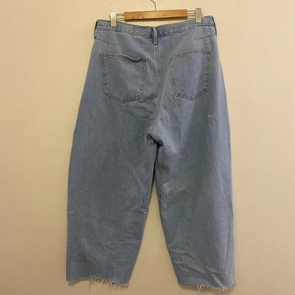 Women's Barrel Jeans - Picture 2 of 4